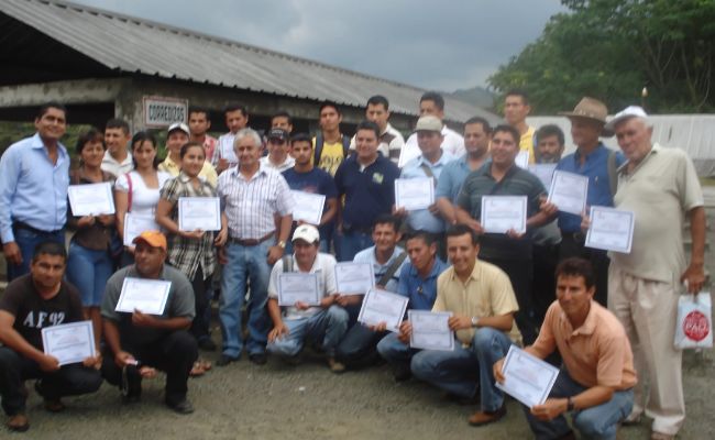 TALLER DE CAPACITACION A LOS REPRESENTANTES
DE ORGANIZACIONES CAMPESINAS PRODUCTORAS
DE CACAO - MANABI